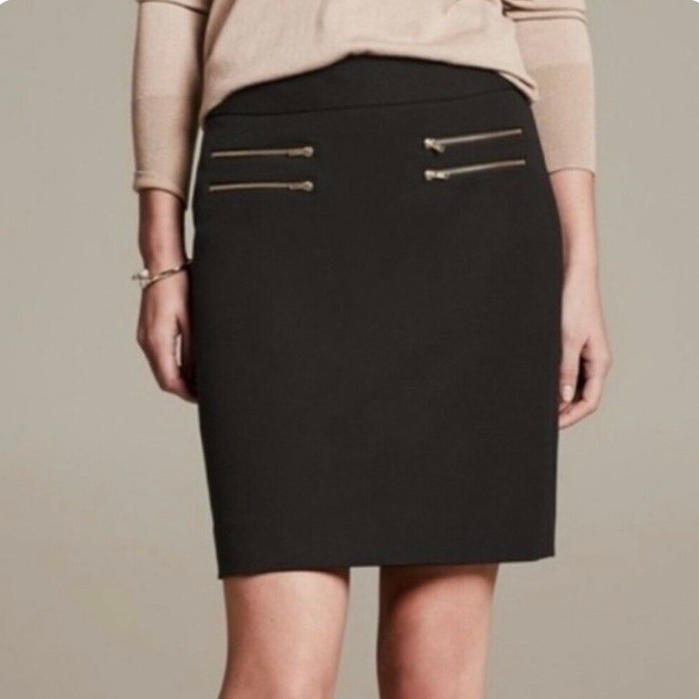 Banana Republic Women's 2  Black Pencil Skirt Zipper Details Stretch Knit